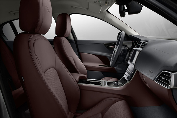 Jaguar XE interiors (Photo: JLR)